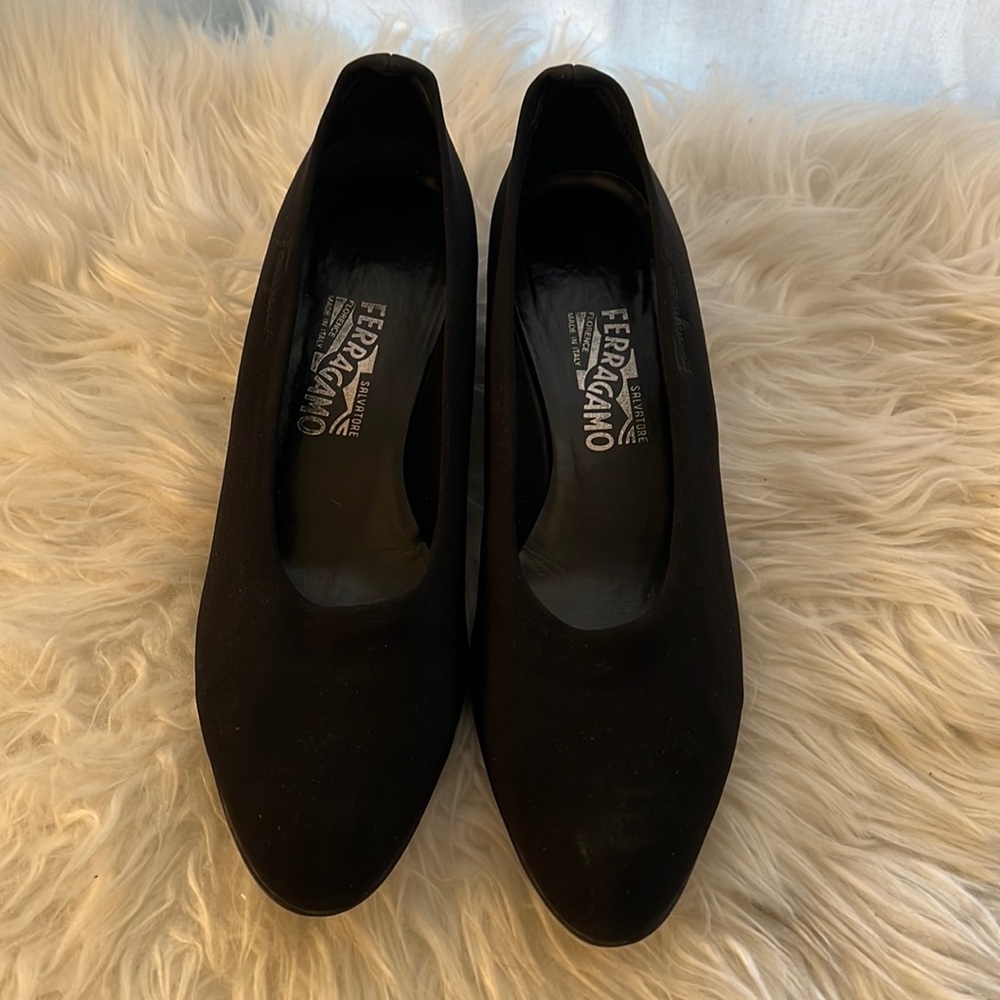 Ferragamo shoes black flats Size 9